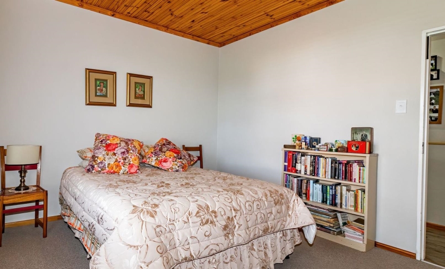 4 Bedroom Property for Sale in Perlemoenbaai Western Cape